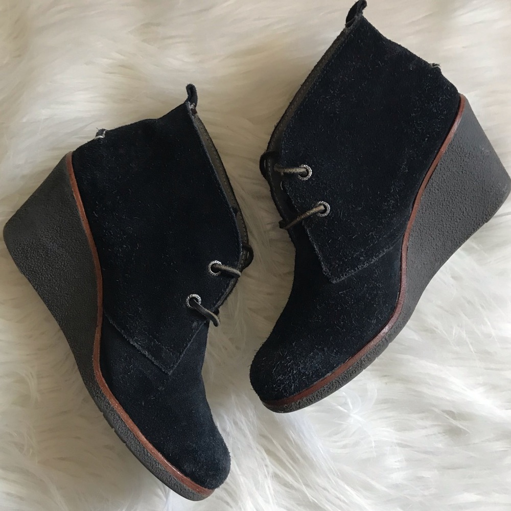 Sperry top slider wedges